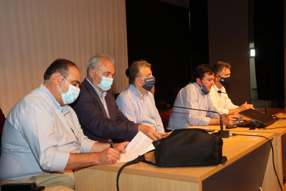 Αρκαλοχώρι: Στιγμιότυπο από τη συζήτηση για τη συνεχή σεισμική δραστηριότητα