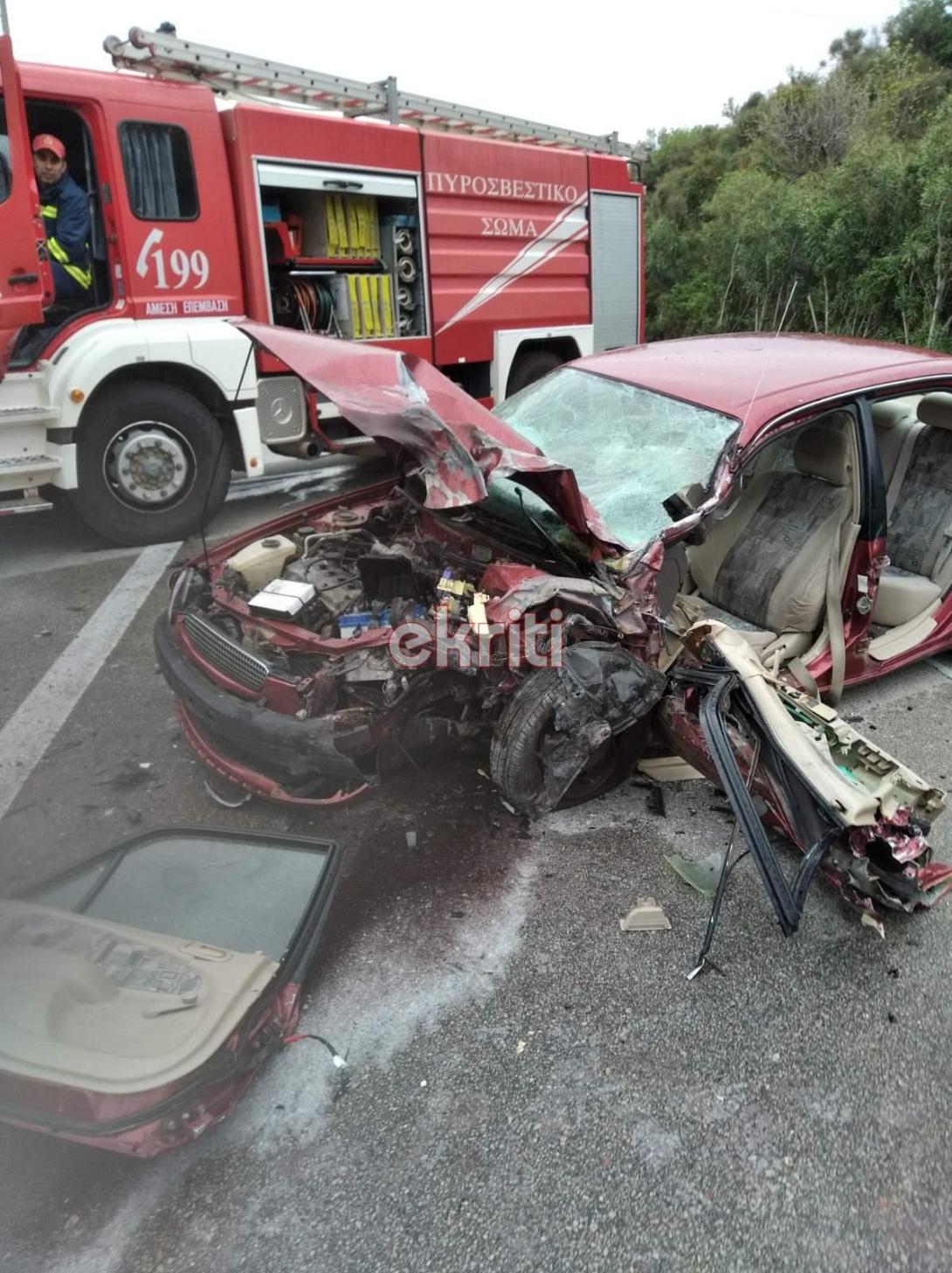  Σοκάρουν οι εικόνες από το σημείο του τροχαίου ατυχήματος