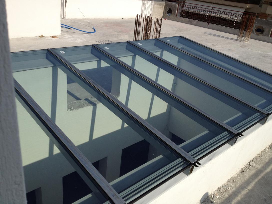 Ηράκλειο: Παραπάτησε και έπεσε στο φωταγωγό της πολυκατοικίας