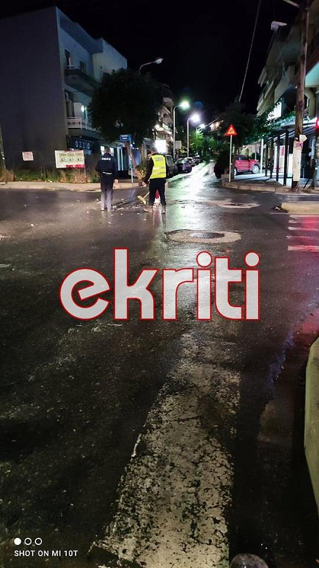 Τον τραυματισμένο οδηγό παρέλαβε ασθενοφόρο του ΕΚΑΒ και τον μετέφερε στο νοσοκομείο, σε καλή κατάσταση.