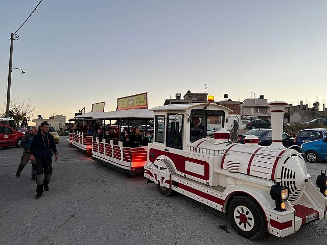 Χριστουγεννιάτικο κλίμα στο σεισμόπληκτο Αρκαλοχώρι.