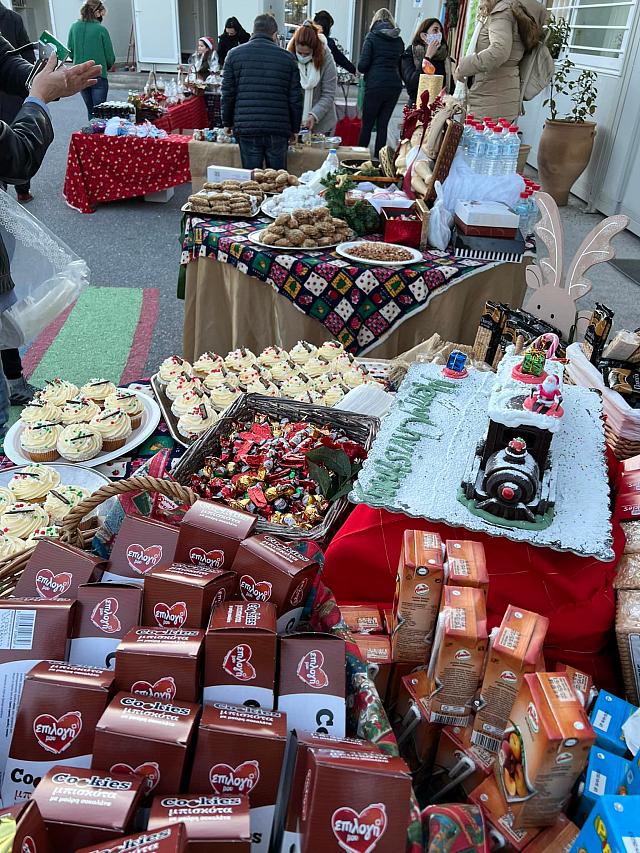 Χριστουγεννιάτικο κλίμα στο σεισμόπληκτο Αρκαλοχώρι.