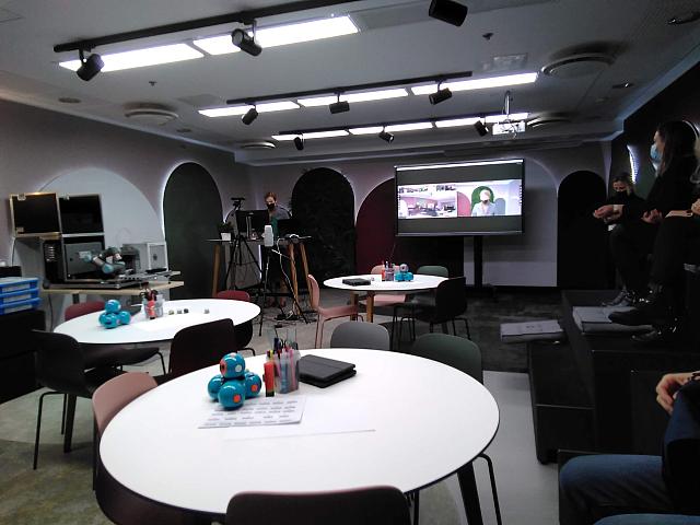 Ο εκπαιδευτικός έχει την αυτονομία απόφασης ώστε το παιδί στην ηλικία των 7 ετών να έχει αναπτύξει όλες τις δεξιότητες- ορόσημα της ηλικίας.