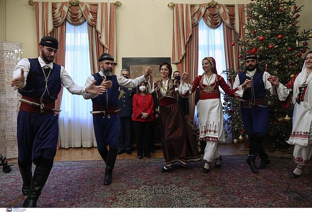 ΚΡΗΤΙΚΟΙ ΧΟΡΟΙ