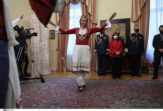 ΠΡΟΕΔΡΙΚΟ ΜΕΓΑΡΟ ΧΟΡΟΙ