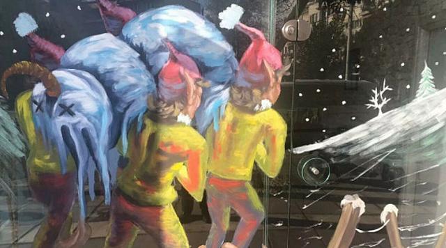 Τα ξωτικά κουβαλούν το νεκρό χιονάθρωπο