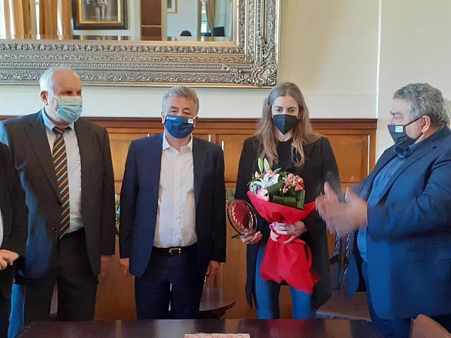 Η Άννα Ντουντουνάκη ξεκίνησε με την καλλιτεχνική κολύμβηση σε μικρή ηλικία και εξελίχθηκε σε πρωταθλήτρια κολύμβησης