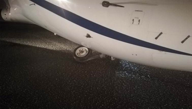 Δευτερόλεπτα μετά την προσγείωση, το ριναίο σκέλος του αεροσκάφους κατέρρευσε, με αποτέλεσμα να συρθεί στον διάδρομο.