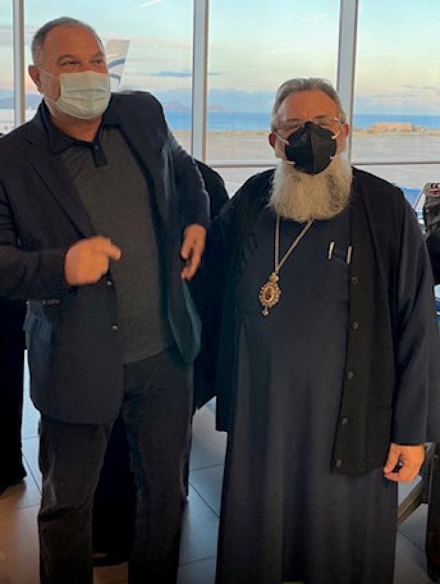 Ο νέος Αρχιεπίσκοπος Κρήτης Ευγένιος, με τον πρόεδρο της ΠΕΔ Κρήτης.