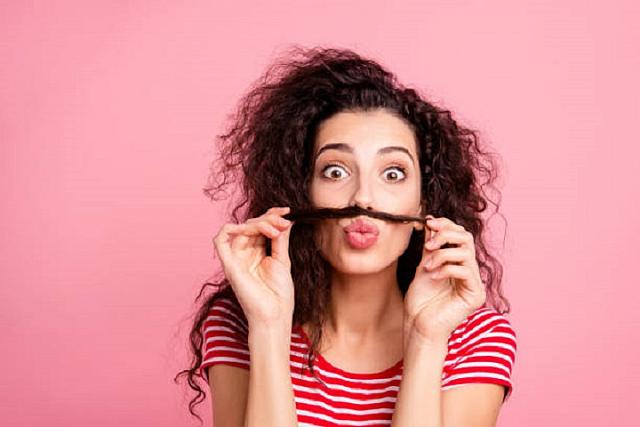 γυναίκα,μουστάκι,τριχοφυΐα