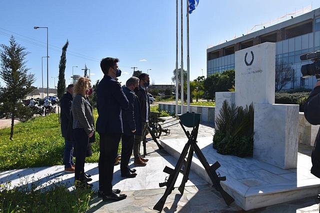 καταθεση στεφάνου - Αστυνομικο Μέγαρο