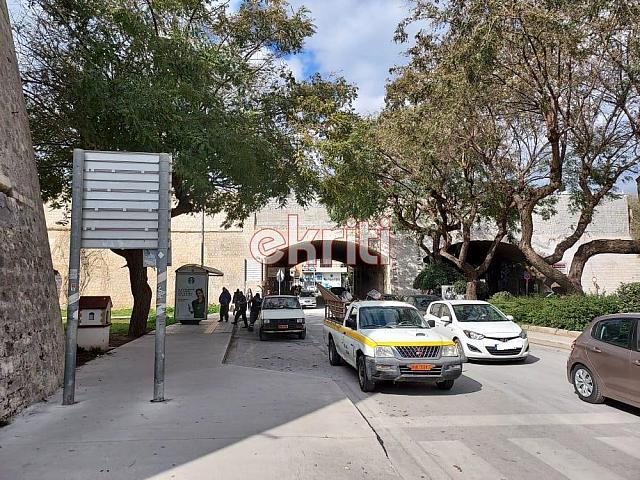 καινούρια πόρτα