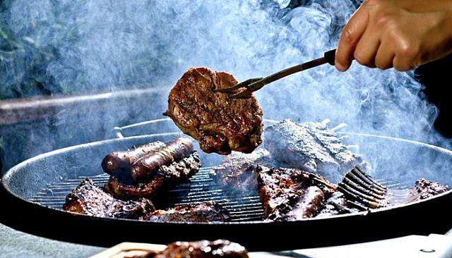 το έθιμο της Τσικνοπεμπτης