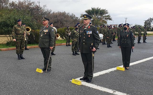Η τελετή ολοκληρώθηκε με κατάθεση στεφάνου από τον απερχόμενο Διοικητή στο μνημείο Πεσόντων της ΣΕΑΠ.