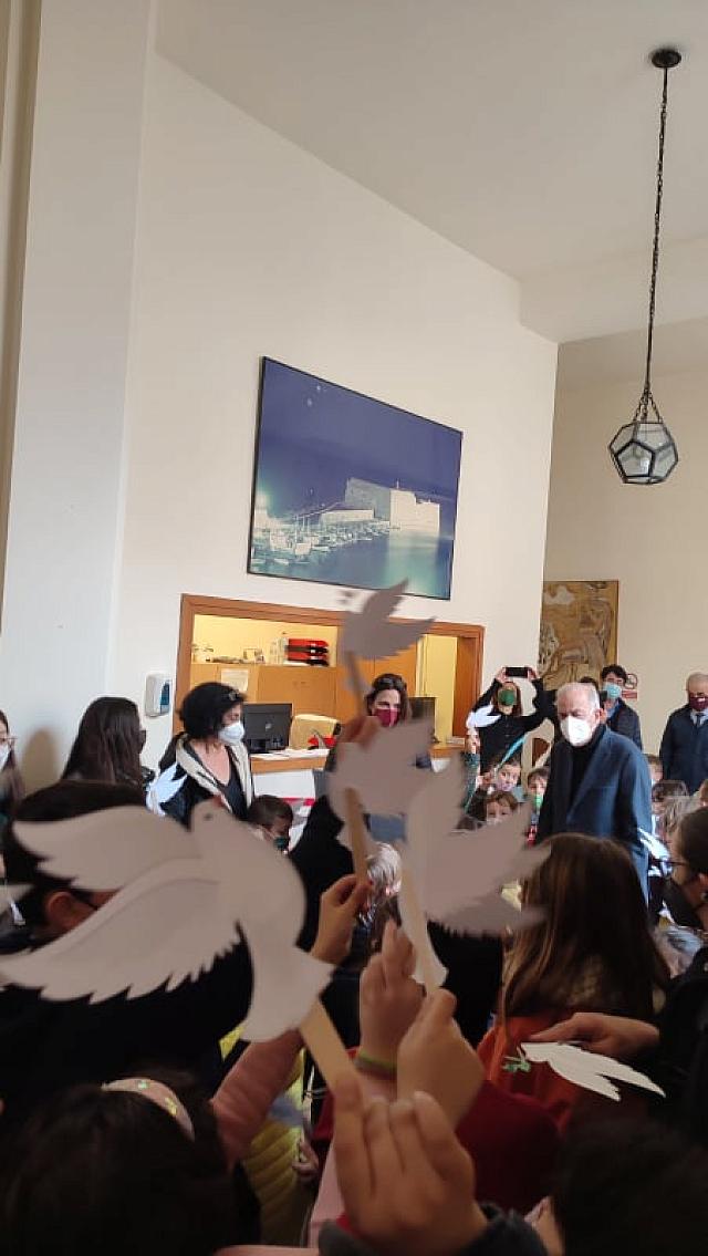 Ηχηρό μήνυμα ειρήνης από τους μαθητές του 8ου Πειραματικού Δημοτικού Σχολείου