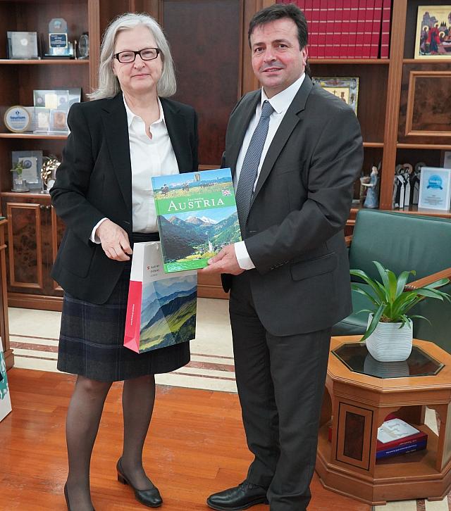 Πρέσβης Αυστρίας - Συριγωνάκης