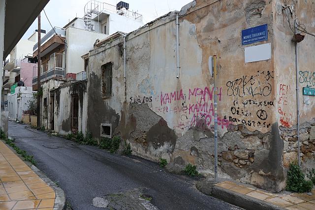 συμβολή των οδών Σκουντή και Μονής Παλιανής.