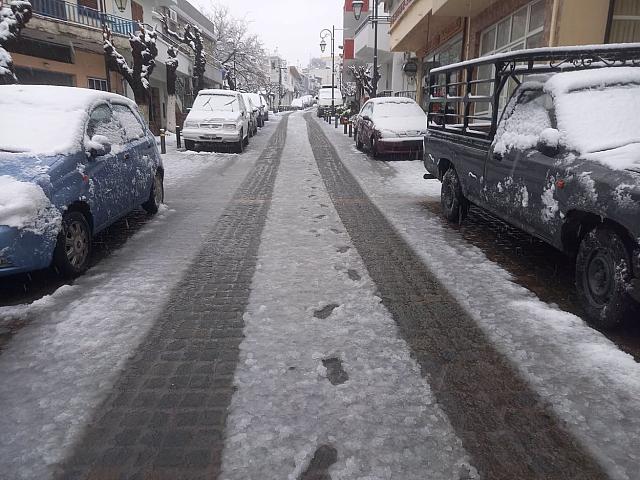 (το έστρωσε στ'Ανώγεια - Φωτογραφία από Ανωγή)
