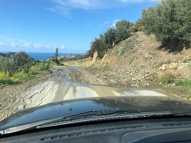 Στον συγκεκριμένο δρόμο σημειώθηκαν και κατολισθήσεις και σύμφωνα με τους κατοίκους είναι ιδιαίτερα επικίνδυνο για τα φορτηγά ψυγεία που μεταφέρουν τα εξαγώγιμα προϊόντα από τον &nbsp;Συνεταιρισμό τις Ψαρης Φοραδας.