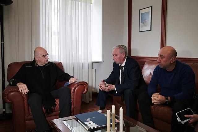 Ο κ.Δένδιας με τους διπλωμάτες