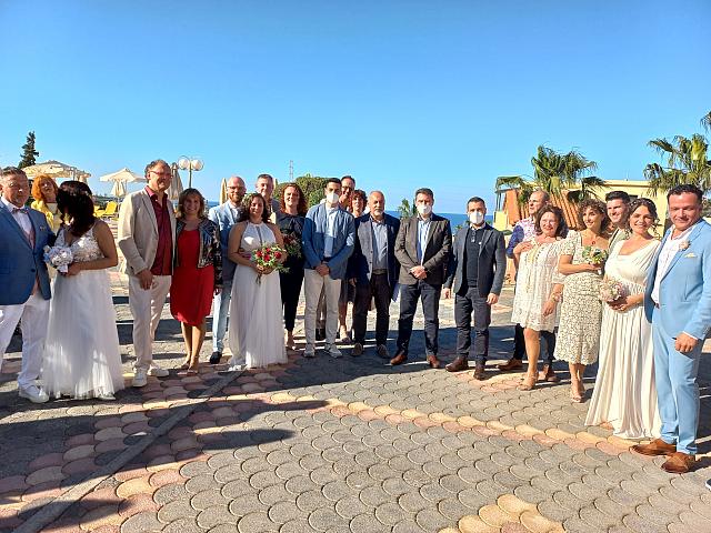 Εννέα ζευγάρια από την Γερμανία παντρεύτηκαν κάτω από τον καταγάλανο ουρανό 