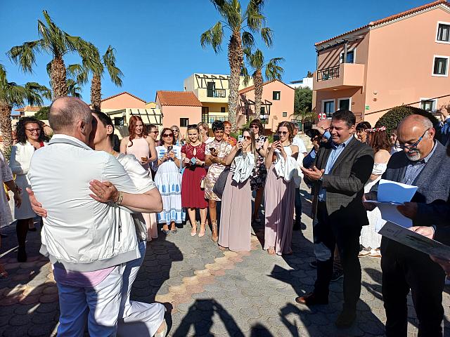 Εννέα ζευγάρια από την Γερμανία παντρεύτηκαν κάτω από τον καταγάλανο ουρανό 