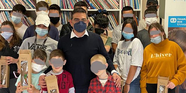 Το Μέγαρο Μαξίμου έστειλε λαμπάδες στους μικρούς μας φίλους 