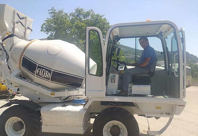 Μια αυτόματη μπετονιέρα παραδόθηκε στο Δήμο Οροπεδίου Λασιθίου