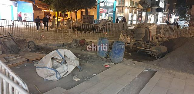 Οι εργασίες ανάπλασης έχουν "παγώσει" καθώς περιμένουν τις πλάκες...