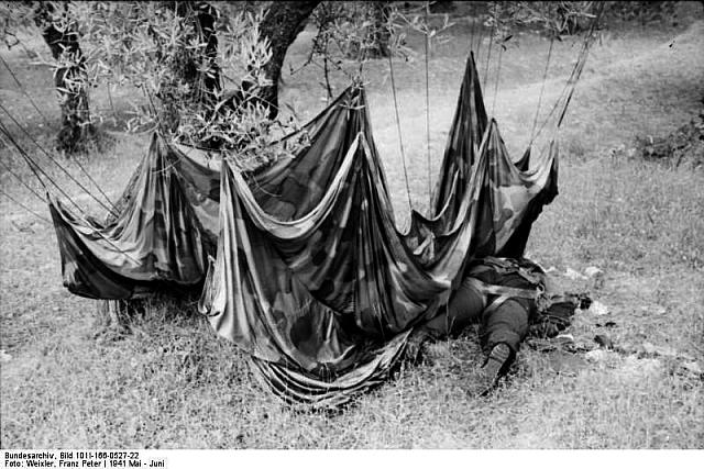 Νεκρός Γερμανός Αλεξιπτωτιστής. Πολλοί σκοτώθηκαν πριν καν πατήσουν την κρητική γη.