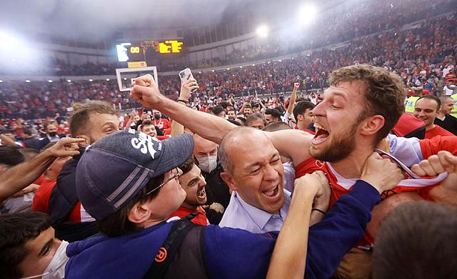 ΟΛΥΜΠΙΑΚΟΣ-ΒΕΖΕΝΚΟΦ 