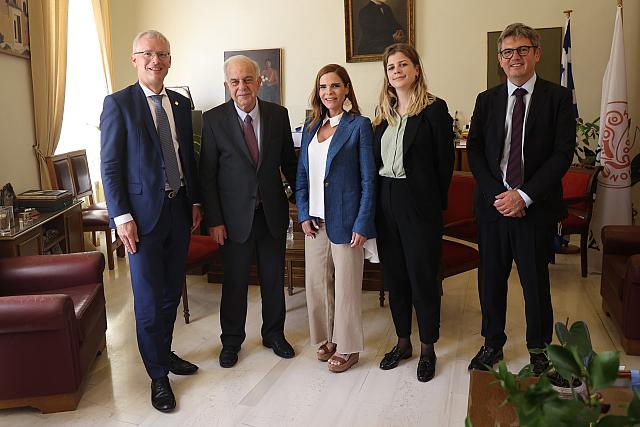 πρεσβης ελβετιας λαμπρινος