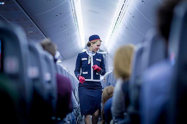 Αεροσυνοδός εξήγησε γιατί τσαντίζεται το πλήρωμα όταν τους ζητάτε κόκα κόλα 