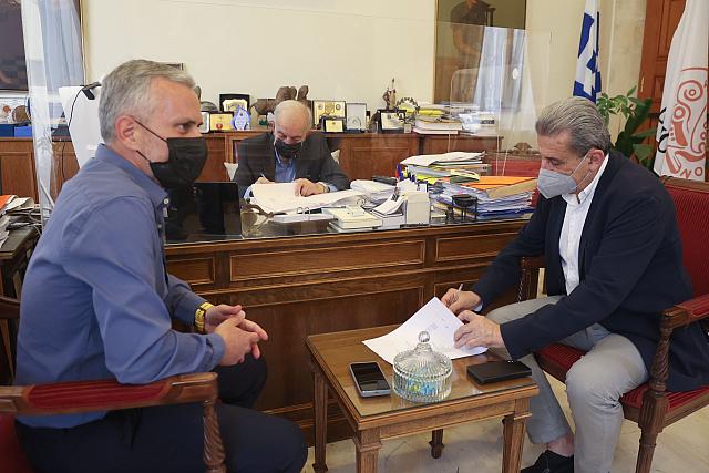 Δύο συμβάσεις για την εκτέλεση σημαντικών έργων υπέγραψε ο Δήμαρχος Ηρακλείου Βασίλης Λαμπρινός.