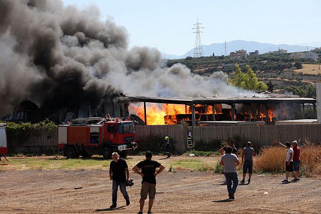 Μεγάλες καταστροφές σε επιχειρήσεις από την πύρινη κόλαση