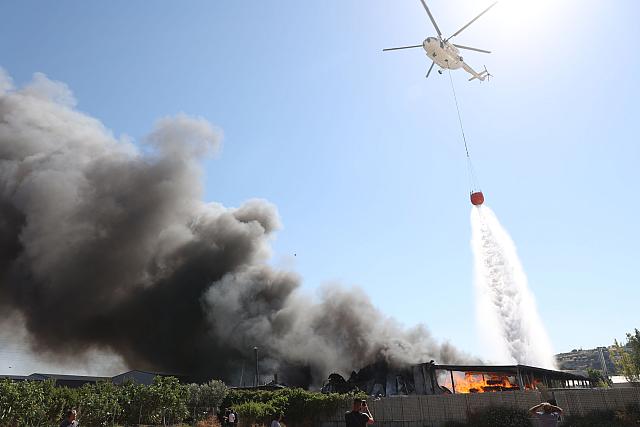 Μεγάλες καταστροφές σε επιχειρήσεις από την πύρινη κόλαση