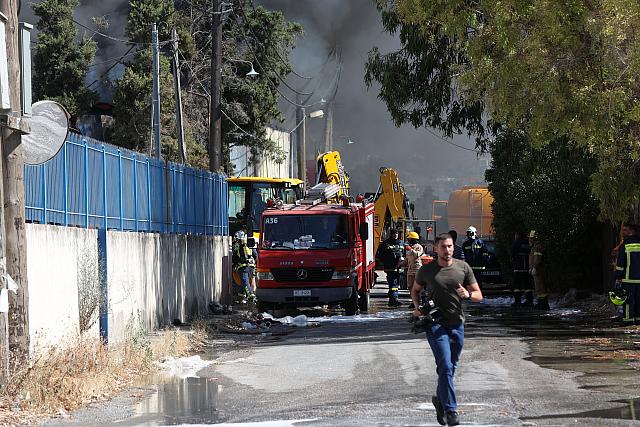 Μεγάλες καταστροφές σε επιχειρήσεις από την πύρινη κόλαση
