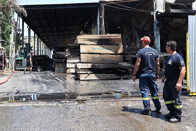 Ζημιές από τη φωτιά στη Φοινικιά