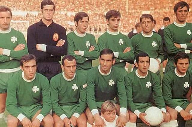 Η ομάδα του Παναθηναϊκού, στον τελικό του Κυπέλλου Πρωταθλητριών Ευρώπης, το 1971 στο Γουέμπλεϊ με αντίπαλο τον Άγιαξ, από τον οποίο ηττήθηκε με 2-0, σαν σήμερα