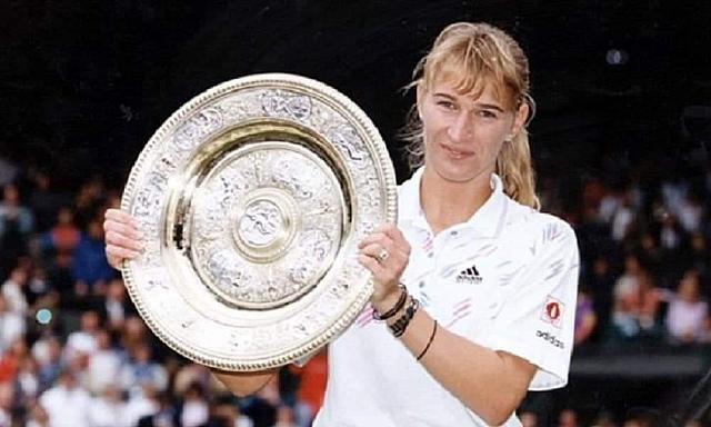 Η Στέφι Γκραφ, σαν σήμερα το 1987, λίγες ημέρες πριν κλείσει τα 18, κέρδισε το Ρολάν Γκαρός και έγινε η νεότερη παγκόσμια πρωταθλήτρια