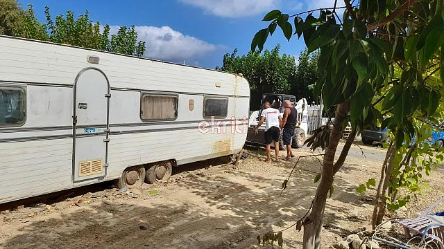 ΑΥΘΑΙΡΕΤΑ ΚΑΡΤΕΡΟΣ