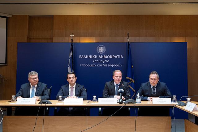 κ. Α. Σιάμισιης, Διευθύνων Σύμβουλος του Ομίλου ΕΛΛΗΝΙΚΑ ΠΕΤΡΕΛΑΙΑ,  κ. Κ. Σκρέκας, Υπουργός Περιβάλλοντος,   κ. Κ. Καραμανλής, Υπουργός Υποδομών και Μεταφορών και κ. Ε. Βασιλάκης, Πρόεδρος της AEGEAN