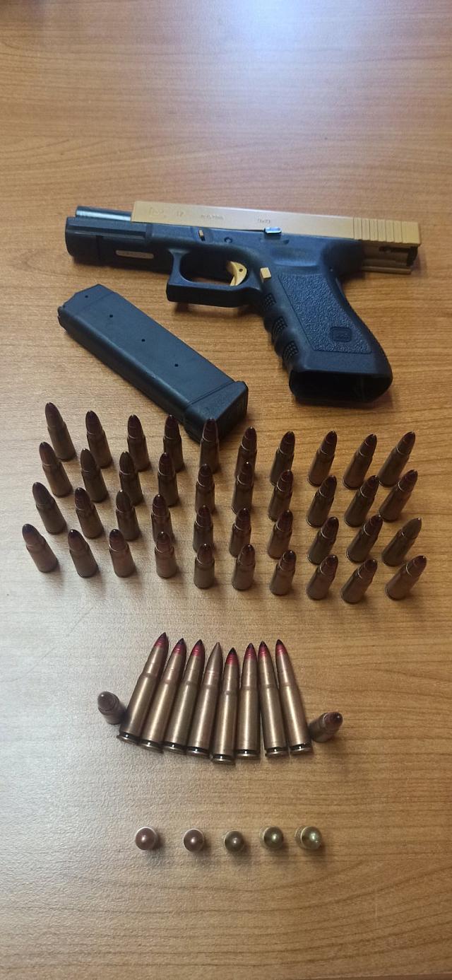 Τον έπιασαν με τα ναρκωτικά και το όπλο