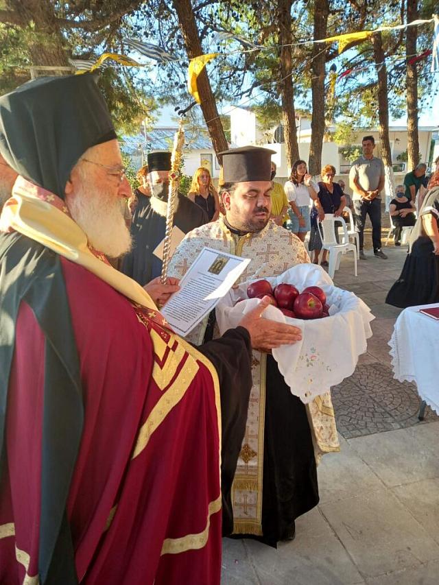 Χρυσοβαλάντου - ευλόγηση μήλων - μητροπολίτης αρκαλοχωρίου