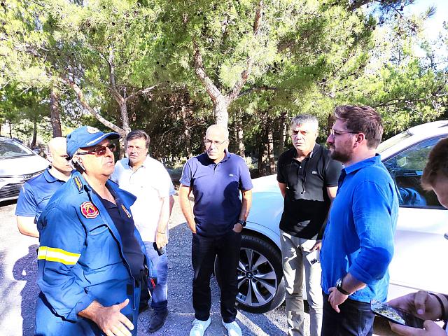 Μεγάλη κινητοποίηση του Δήμου Μαλεβιζίου για τη φωτιά στην Κέρη