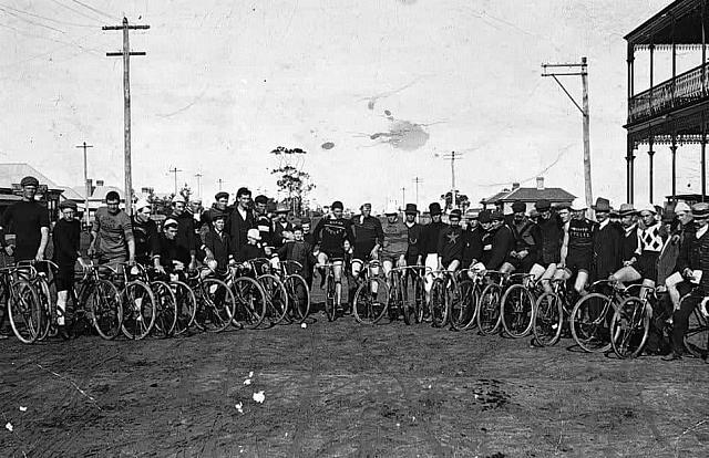 1903: Έγινε ο πρώτος ποδηλατικός γύρος της Γαλλίας. Νικητής ο Μορίς Γκαρέν