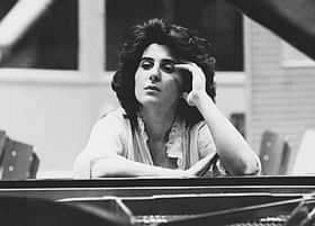 Η Δανάη Καρά