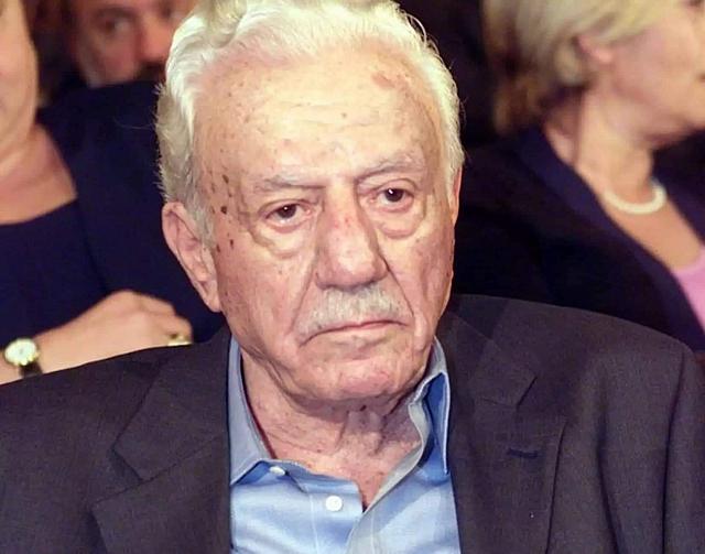 Ο Χαρίλαος Φλωράκης, πολιτικος