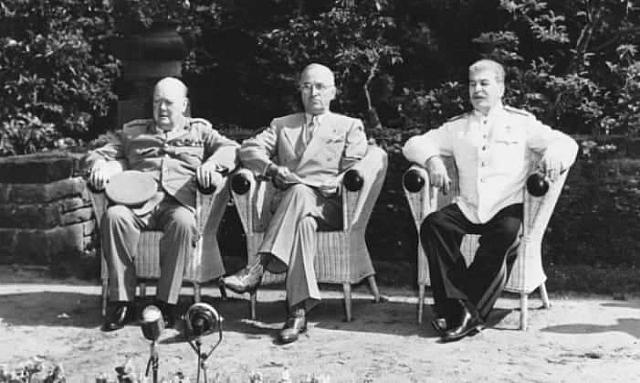 Οι τρεις ηγέτες Τσώρτσιλ, Τρούμαν και Στάλιν