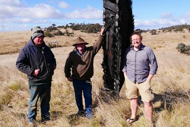 Διαστημικό αντικείμενο σε χωράφι
